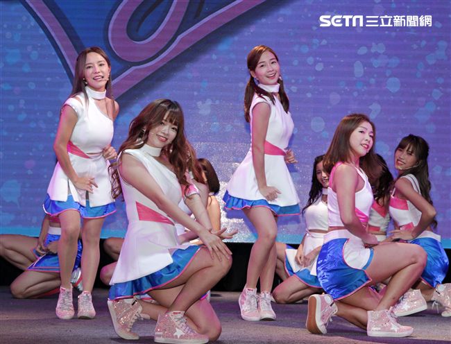 「LamiGirls」2018全新單曲 Love Me More 新歌發表。（記者邱榮吉/攝影）