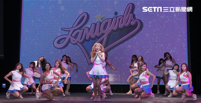 「LamiGirls」2018全新單曲 Love Me More 新歌發表。（記者邱榮吉/攝影）