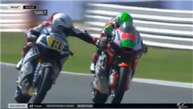 影／超危險！摩托車手「偷按對手剎車」險害人摔車　圖／翻攝ｙｏｕｔｕｂｅ