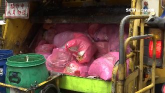 倒垃圾諜對諜！民眾無視容積標線硬塞