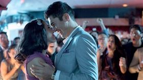 瘋狂亞洲富豪賣座　台裔導演朱浩偉取材家庭（圖／翻攝自@filmharlot 推特）
