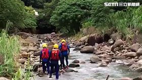 台北市消防局搜救隊前往陽明山搜救失聯夫婦（翻攝畫面）