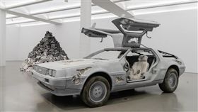 DMC混凝土裝置藝術。（圖／翻攝hypebeast網站）