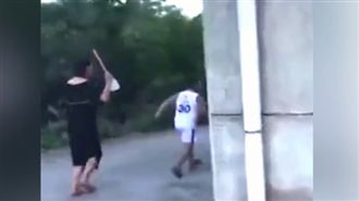 媽拿蒼蠅拍「追打」　一切只為逼兒瘦