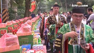 怨靈傳說？縣道百桌「路祭」安撫亡魂