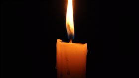 蠟燭（示意圖／攝影者BANGIN, CC by 3.0）
https://commons.wikimedia.org/wiki/File:Candle.jpg