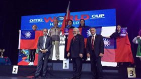 世界美髮組織（OMC）舉辦2018年美髮美容世界盃，台灣團隊拿下3金2銀3銅，不僅專業人士奪牌，初出茅廬的在學學生整個夏天密集訓練，日日忙到深夜，也拿下出色名次。（圖／翻攝自駐法國台北代表處臉書）