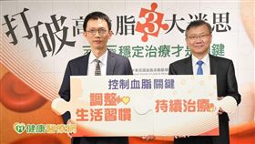 葉宏一理事長（左）和李貽恆教授（右）共同呼籲，調整生活習慣+持續治療才可有效控制血脂。