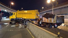 新北市，大漢橋，回收車，掃街車，死亡車禍，車禍，翻攝畫面