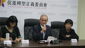 促轉會主委黃煌雄12日下午召開臨時會者會。（圖／記者盧素梅攝影）