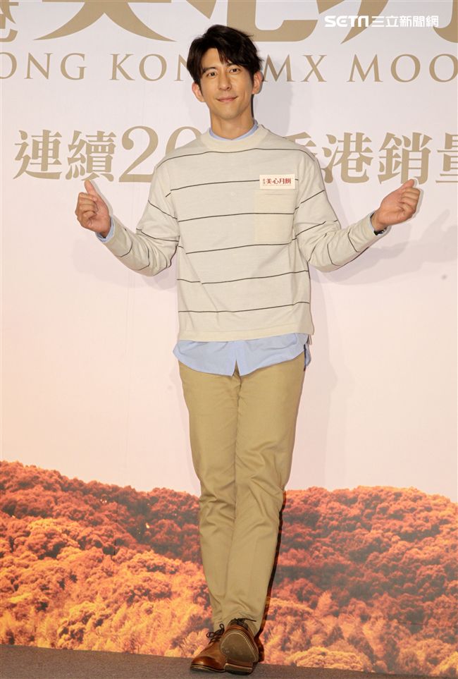 修杰楷與粉絲一起做月餅，與賈靜雯的婚事正在籌備中。（記者邱榮吉/攝影）