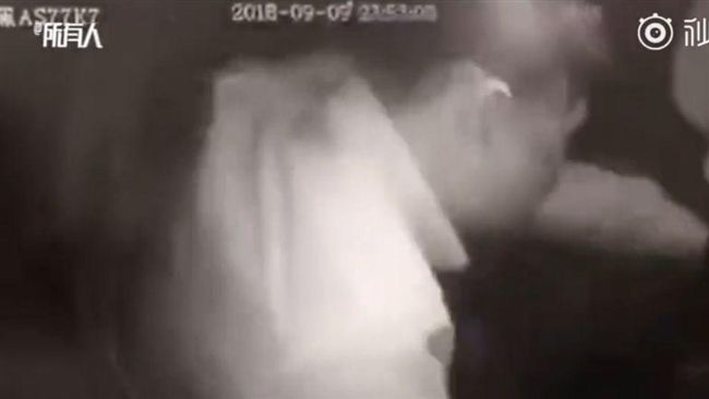 停車忘關遠光燈　駕駛慘遭醉漢痛扁