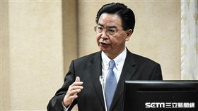 外交部長吳釗燮前往立法院國防及外交委員會備詢。 圖／記者林敬旻攝