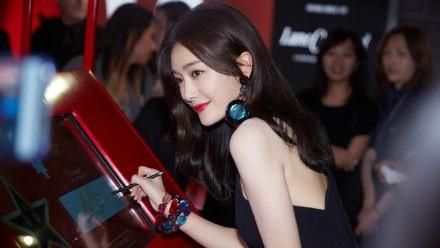 富察皇后開中門吸金　她聞體香讚想追