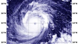 颱風眼變更大　山竹恐成台灣擦邊球