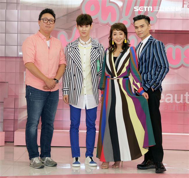 路嘉怡、KEVI老師、夏和熙、韓製作方代表閔導「拜託了女神」首播記者會。（記者邱榮吉/攝影）