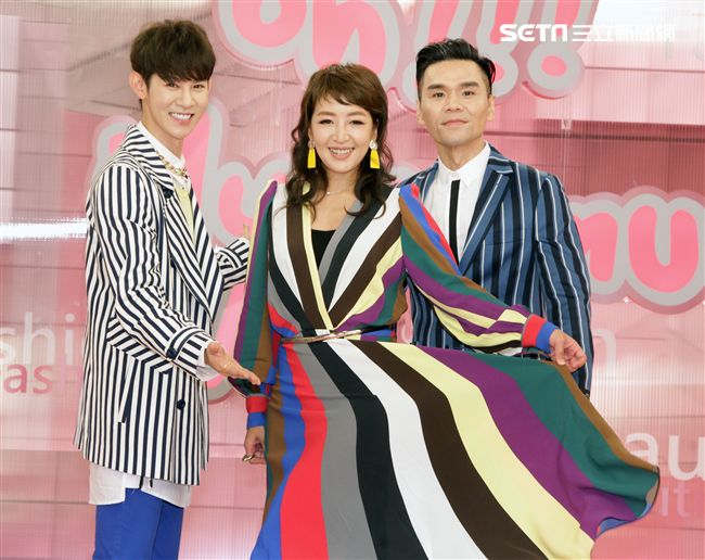 「拜託了女神」主持人夏和熙、路嘉怡、KEVI老師。（記者邱榮吉/攝影）