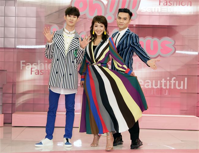 「拜託了女神」主持人夏和熙、路嘉怡、KEVI老師。（記者邱榮吉/攝影）