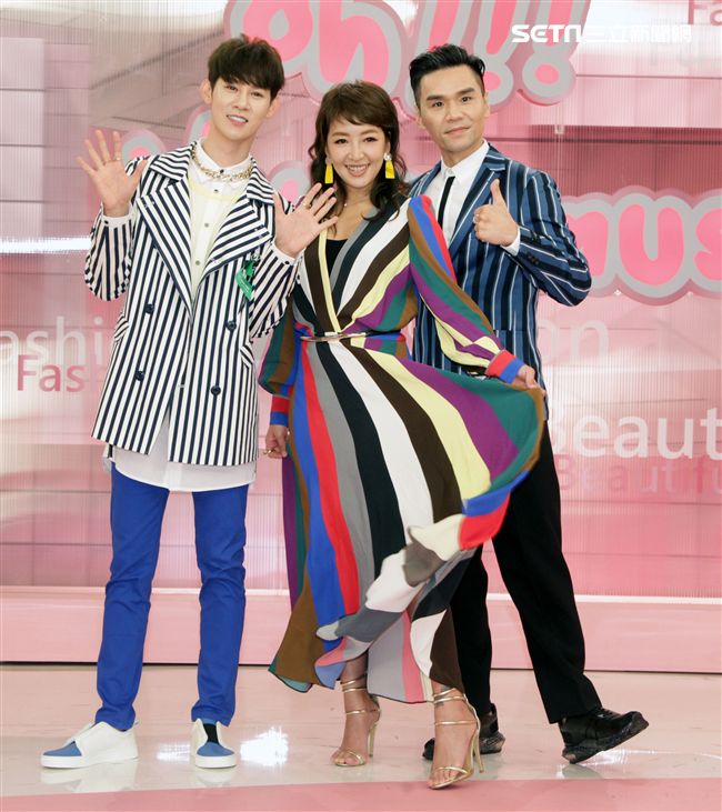 「拜託了女神」主持人夏和熙、路嘉怡、KEVI老師。（記者邱榮吉/攝影）