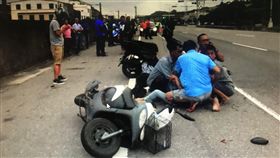 苗栗通霄鎮通灣里台1線南下路段，謝，婦人，車禍，救護車。翻攝畫面