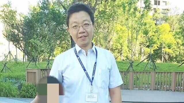 童書「鼓勵變裝」被下架！他穿裙聲援