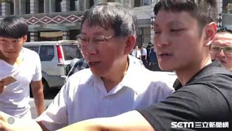 受邀慈濟大學演講 柯花蓮探視愛徒