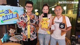 主持人雲爸與來賓張齡予、瘋得雄開箱人氣拍立得。
雲爸現場示範『Prynt Pocket』列印AR照片。
介紹富士Instax SQUARE SQ10濾鏡調整功能。