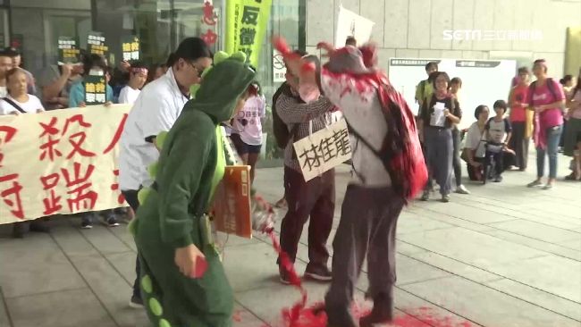 台中幼兒園抗議拆遷　群眾反應激動