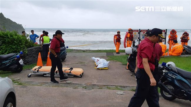被宜蘭粉鳥林巨浪捲入　女師遺體尋獲