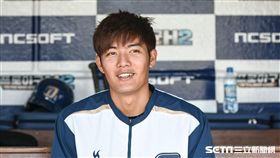 NC恐龍王維中接受訪問。 （圖／記者林敬旻攝）