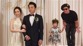  坤達、柯佳嬿辦婚宴/好友歐漢聲獻祝福。(李依純攝影)