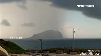 天空破了大洞！基隆嶼見「雨瀑布」