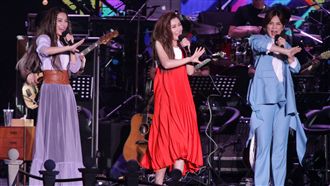 S.H.E遇強颱！任爸划橡皮艇送飯