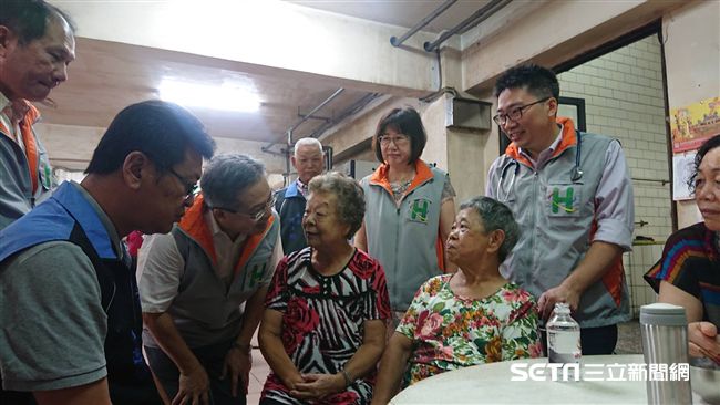嬤中風出門難　卻為這件事激動赴宮廟