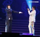 譚詠麟「銀河歲月40載｣世界巡迴演唱會，A-Lin現身兩人合唱「遊子」。（記者邱榮吉/攝影）