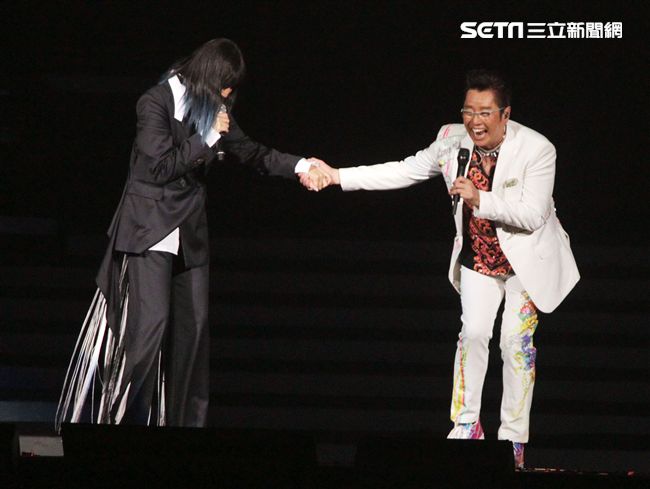 譚詠麟「銀河歲月40載｣世界巡迴演唱會，A-Lin現身兩人合唱「遊子」。（記者邱榮吉/攝影）
