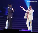 譚詠麟「銀河歲月40載｣世界巡迴演唱會，A-Lin現身兩人合唱「遊子」。（記者邱榮吉/攝影）