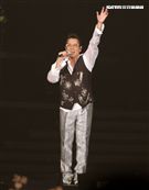 譚詠麟「銀河歲月40載｣世界巡迴演唱會，引爆台北小巨蛋，一連串經典好歌粉絲嗨翻天。（記者邱榮吉/攝影）