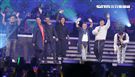 譚詠麟「銀河歲月40載｣世界巡迴演唱會，曾志偉、錢嘉樂、陳小春、鄭伊健、謝天華、林曉峰一一跑上台合唱（記者邱榮吉/攝影）