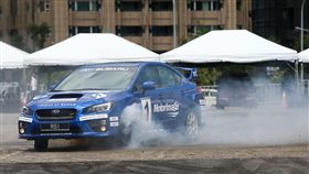 Russ Swift極限飄移秀。（圖／SUBARU提供）