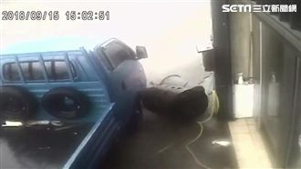 台東龍捲風肆虐！車險翻　狗嚇壞