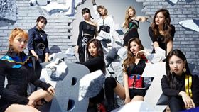TWICE下月20號成軍滿三年，更下達3年「禁愛令」也即將解除（圖／翻攝自TWICE臉書）