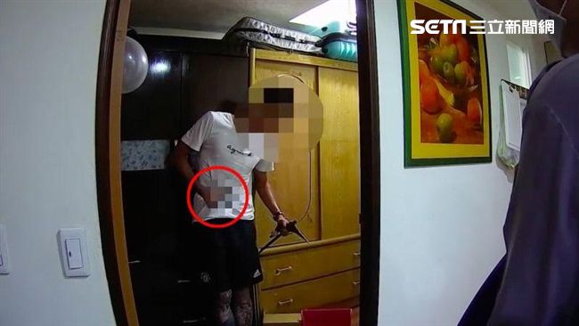 男持碎玻璃欲自戕　父母妻勸說都無效