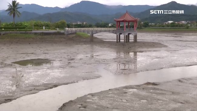 水閘門忘了關？美濃湖乾涸見底引民怨