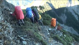 男登山求援放鳥救難隊　害7義消受困