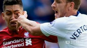 佛米諾,插眼,英超聯賽（圖／翻攝自Bicara Bola YouTube）