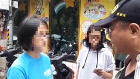 反台獨被比中指　統促黨當街「X你娘」圍譙少女 （圖／翻攝自李承龍臉書）
