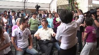 屢遭勸阻無效　狂粉激動喊柯P選總統