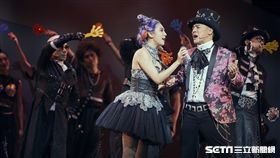 相隔30年《吻我吧娜娜》以新風貌展現。（圖／果陀劇場提供）