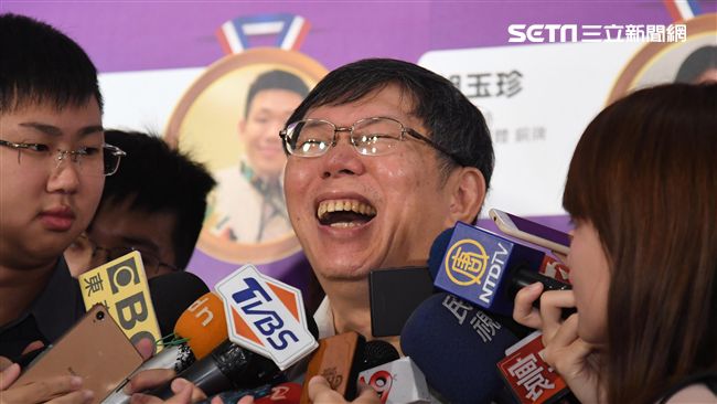 親綠人士挺柯？柯文哲：與藍綠無關